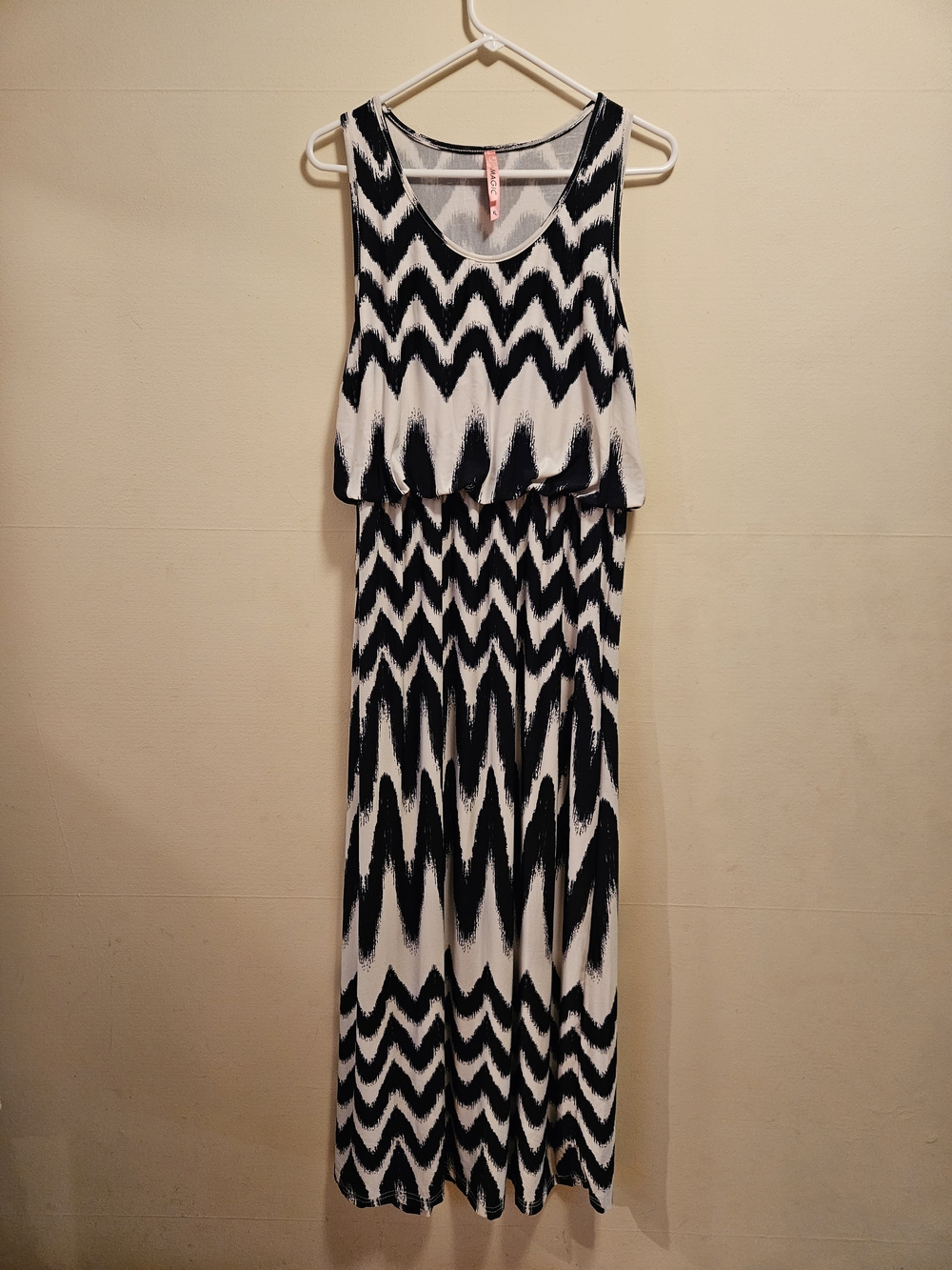 Magic Black & White Zigzag Sleeveless Maxi Dress